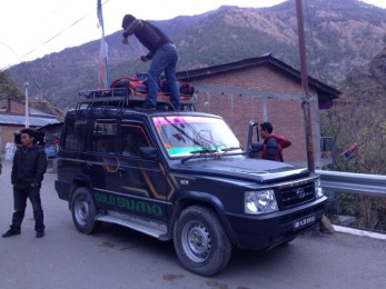 The jeep from Kathmandu/Syabrubesi seats 10 people, including the driver.